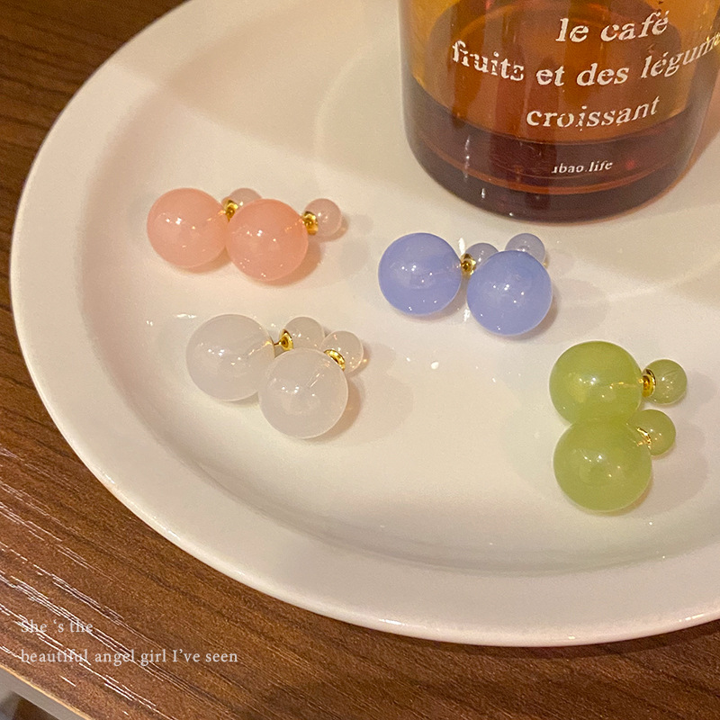 Super sweet and ethereal jelly round stud earrings for women, fashionable and fresh, ice-transparent earrings, versatile and stylish, popular earrings Application Scenario