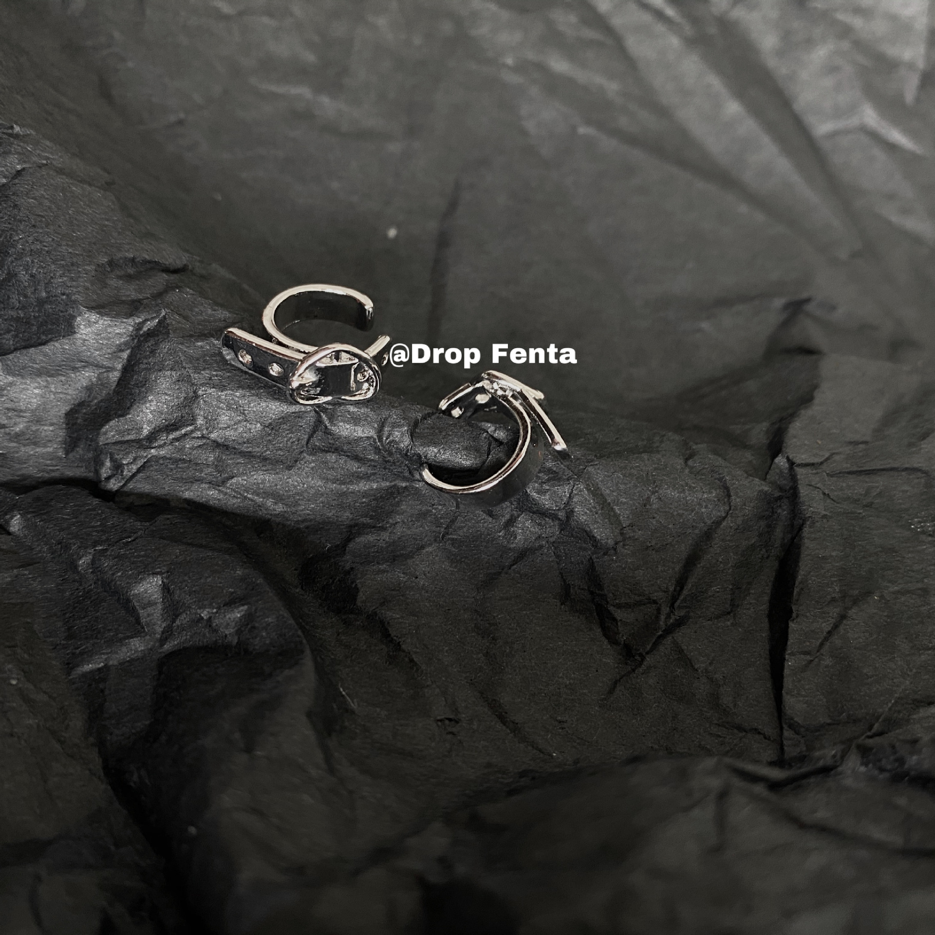 Dark girl's heart belt, ear bone clips, Hong Kong-style earrings, personalized ear buckles, no ear holes, ear clips Application Scenario