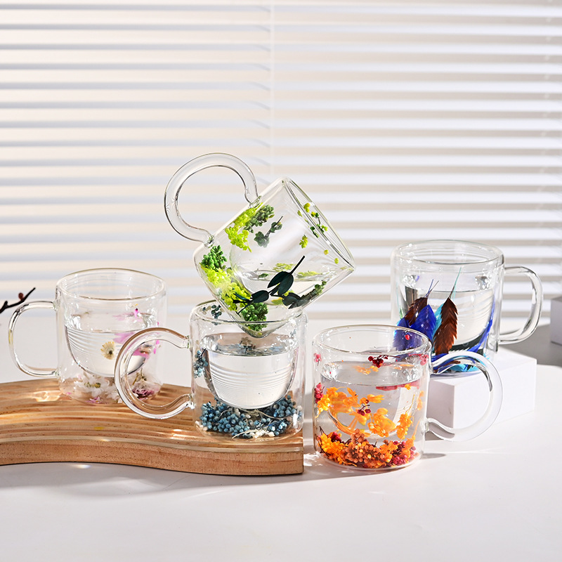 Creative dried flower double-layered cups, high borosilicate transparent glass cups, household heat-resistant and heat-insulating breakfast cups, beverage cups, coffee cups full figure