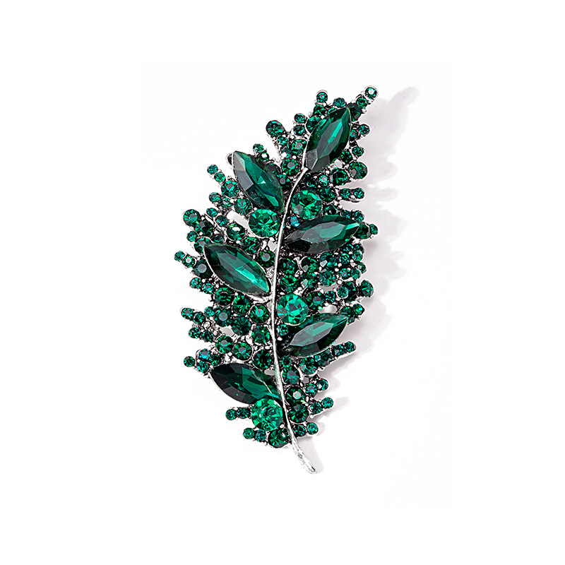 Korean fashion new product creative diamond-encrusted leaf brooch, super sparkling water diamond hollowed-out fashionable and simple women's pin accessory Item Picture