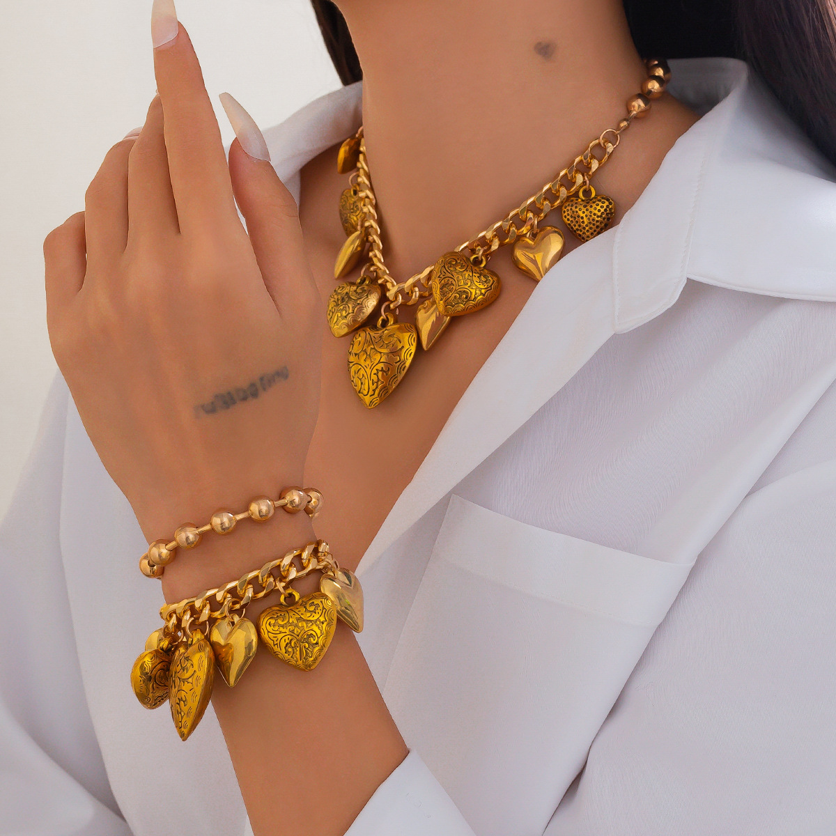 European and American cross-border accessories punk print heart pendant collarbone chain personalized metallic feel Necklace set details Picture