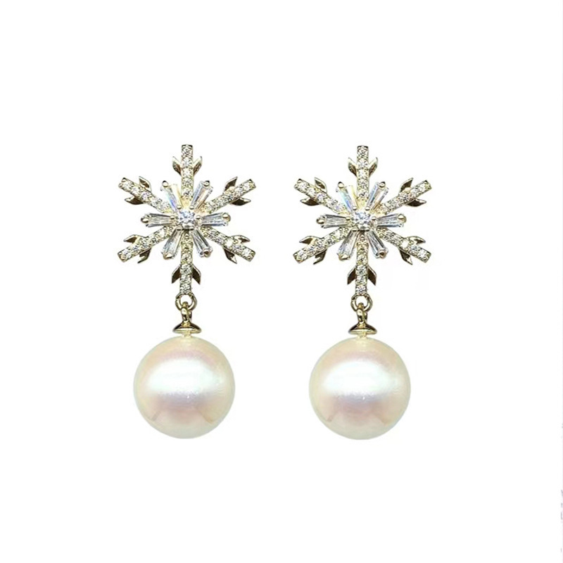 Winter snowflake pearl earrings for Women 2025 Autumn and Winter, exquisite earrings s925 Korean style earrings, French style ears Item Picture