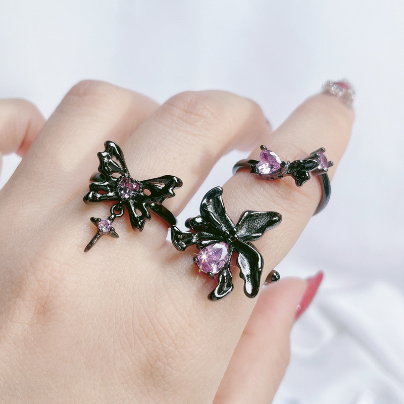 A cool, fashionable and unique dark pink diamond ring from Europe and America, a butterfly ring with a light luxury and high-end feel, and a niche design Specification drawing