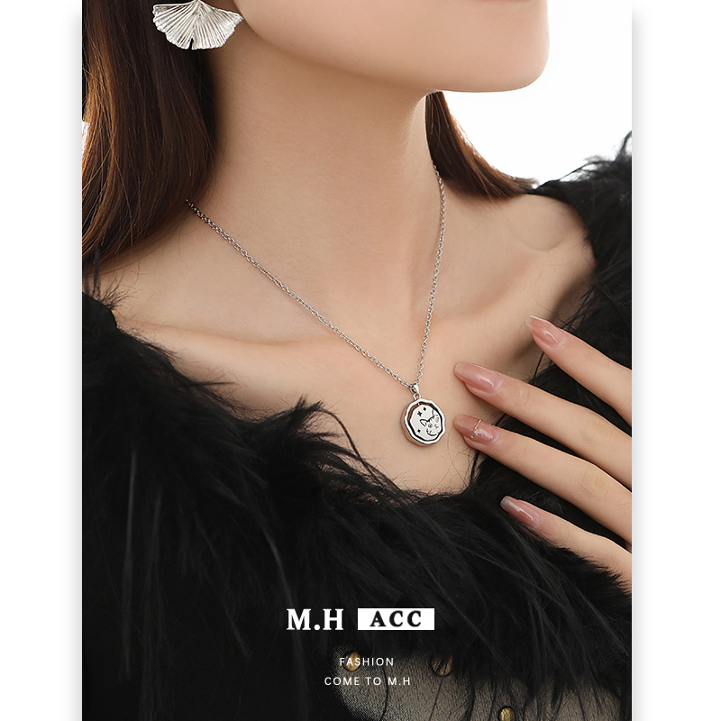Cute cat-flip necklace, sweet and cool design, niche winter women's sweater chain, high-end and exquisite wholesale necklace Specification drawing