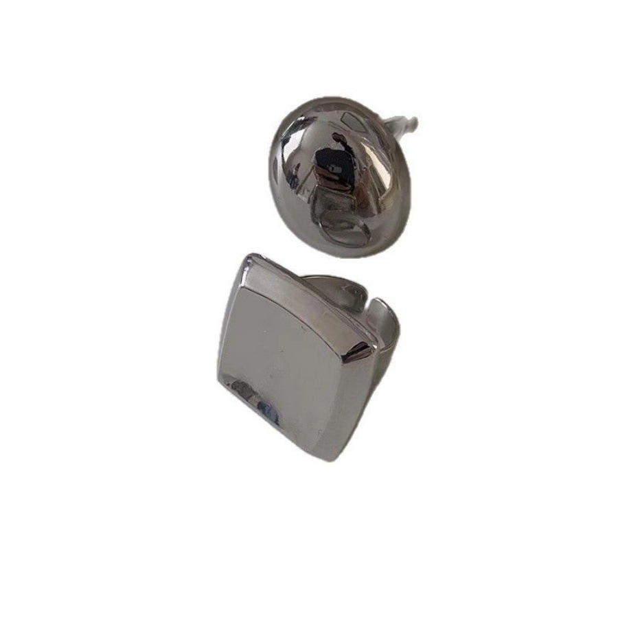 Korean-style exaggerated metal smooth ring, a niche design with a cold and aloof female style, exudes a sense of sophistication and is versatile. Square opening ring trend Item Picture