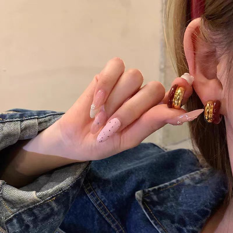 Shop owner's recommendation! Stunning black and gold stud earrings, high-end retro earrings, niche design, retro Hong Kong-style earrings Specification drawing