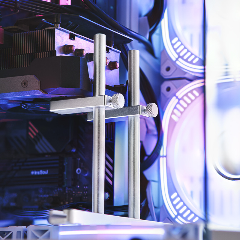 A vertical fixed jack bracket for graphics card support is installed at the bottom of the fan position of the chassis graphics card bracket in the cold-piercing sea-view room details Picture