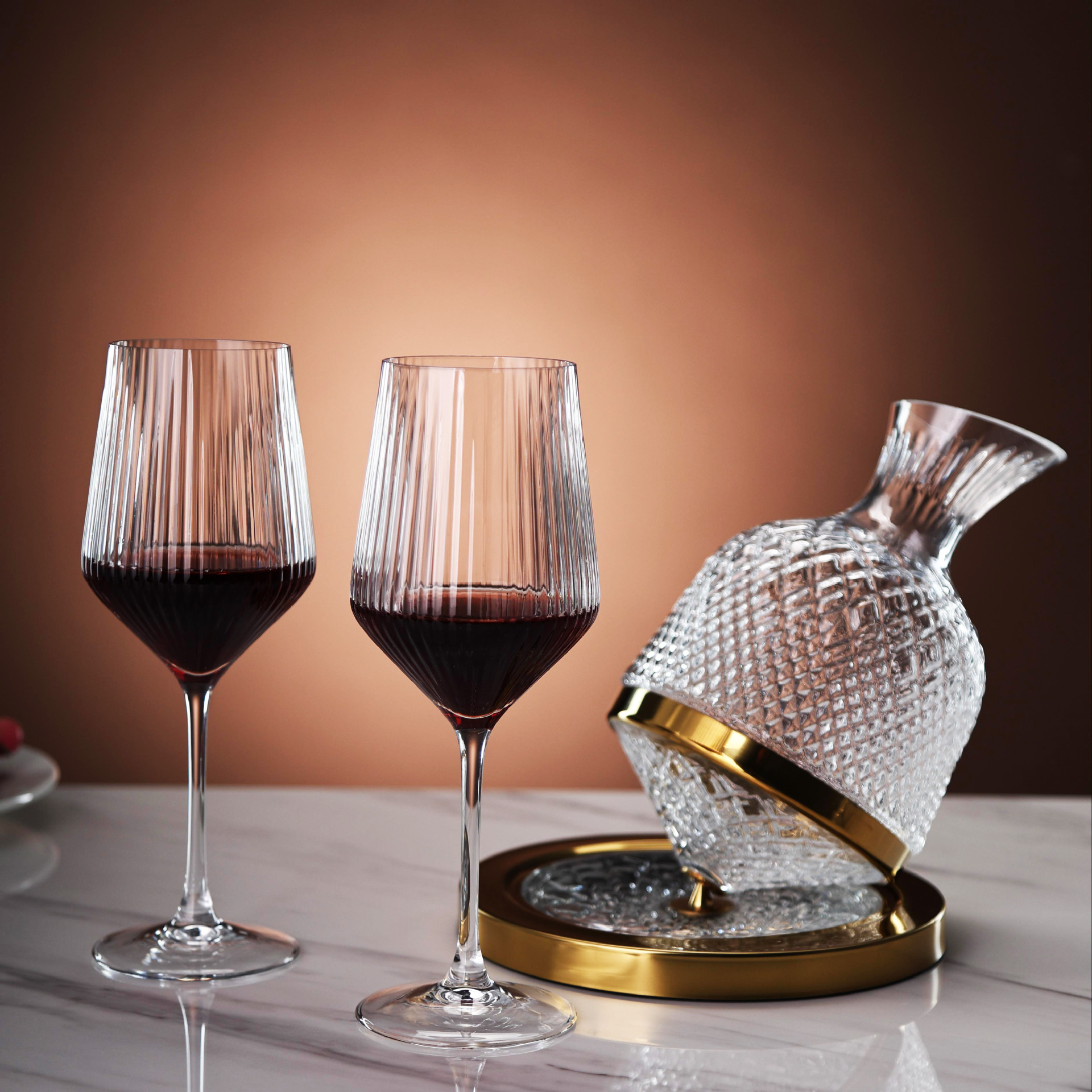 【 Factory Wholesale 】 Cold-cut vertical striped goblets, creative wine glasses, glass wine glasses, household foreign wine glasses Application Scenario