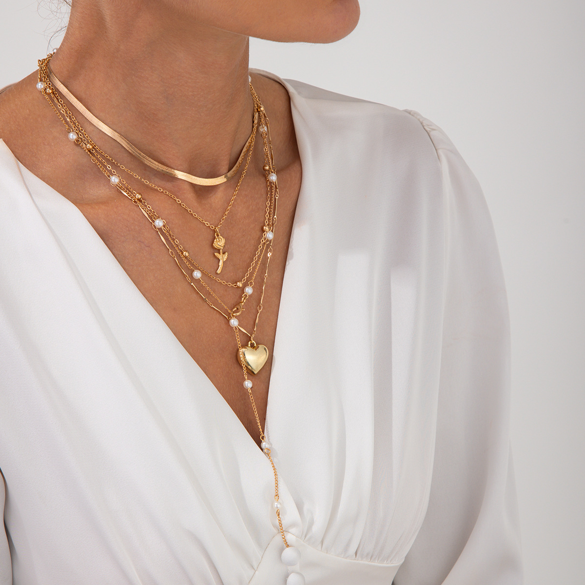 European and American cross-border simple rose heart pendant necklace, sweet and cool style imitation pearl tassel snake bone chain necklace full figure