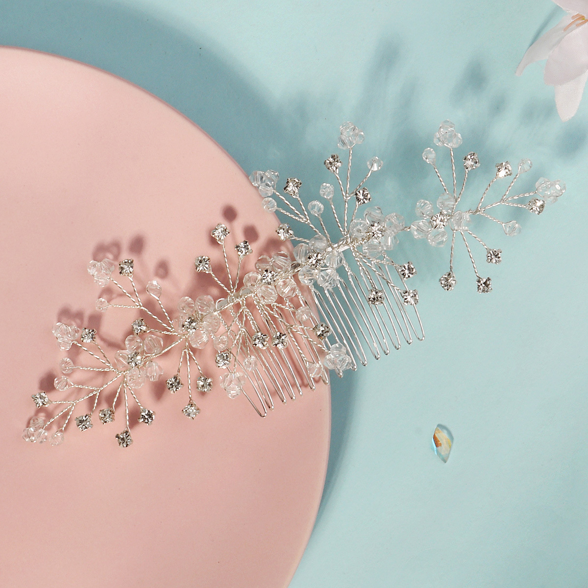 European and American bride accessories, handcrafted crystal hair combs, high-end retro wedding hair accessories, women's banquet updo, bride's comb details Picture