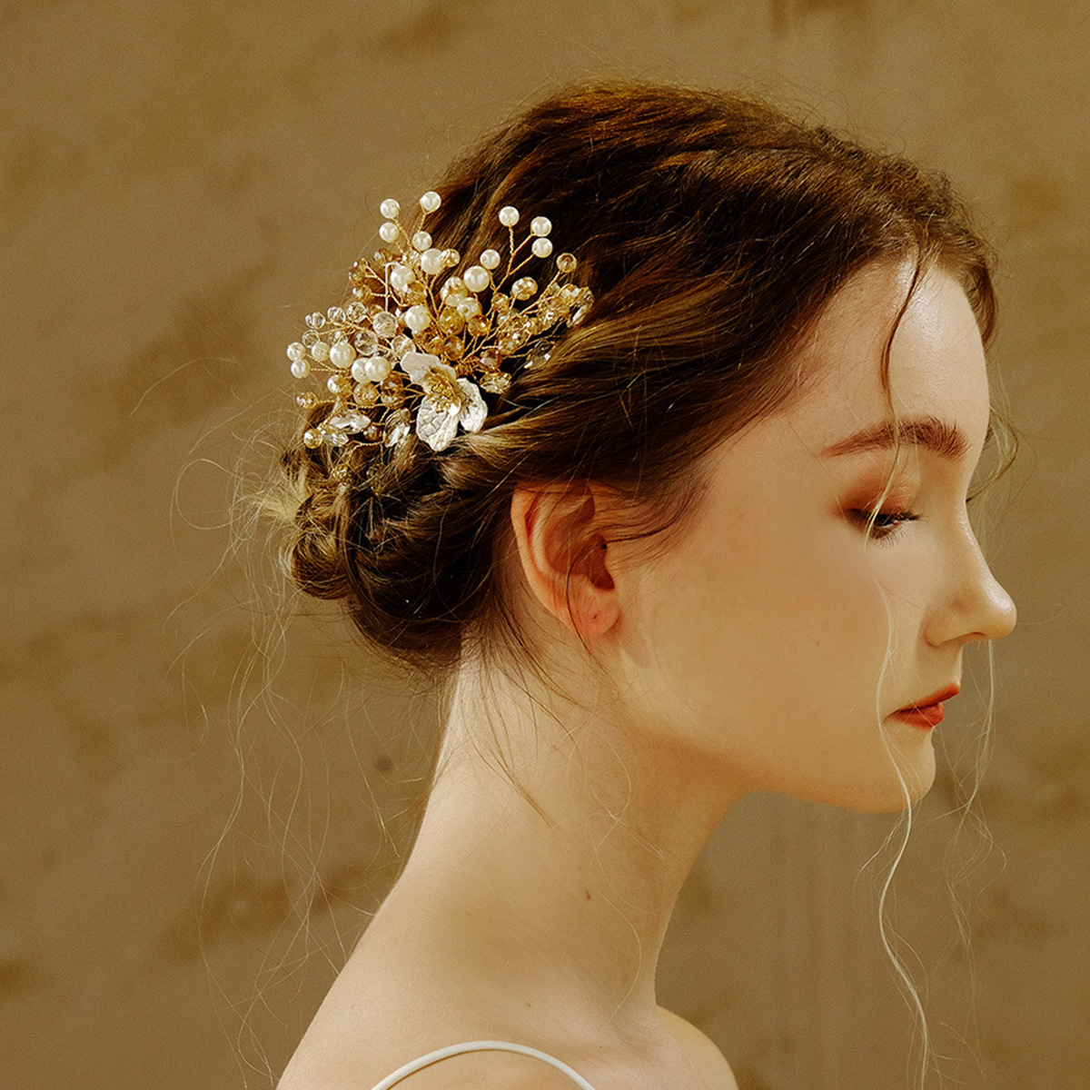 New Chinese-style Xiuhe bridal hair accessories, wedding gowns, evening gowns, headwear, ancient-style handcrafted crystal pearl hair combs, and sun-facing flower bouquets details Picture