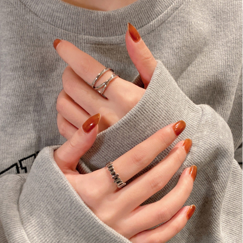 Sweet and cool style, aged and retro lines, simple open ring, women's niche cold style, high-end sense, fashionable and individual ring full figure