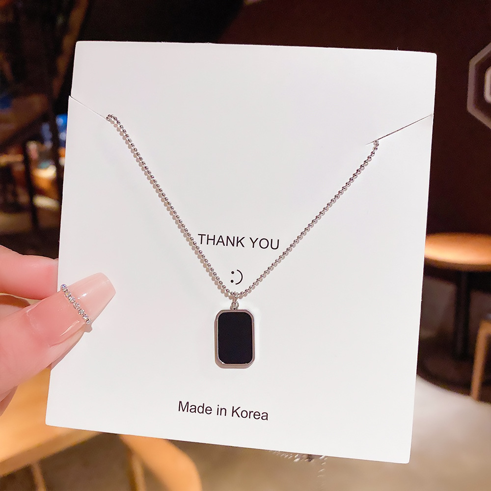 Black retro Jihe brand pendant necklace, Instagram cold style collarbone chain, niche simple and elegant internet-famous accessory full figure