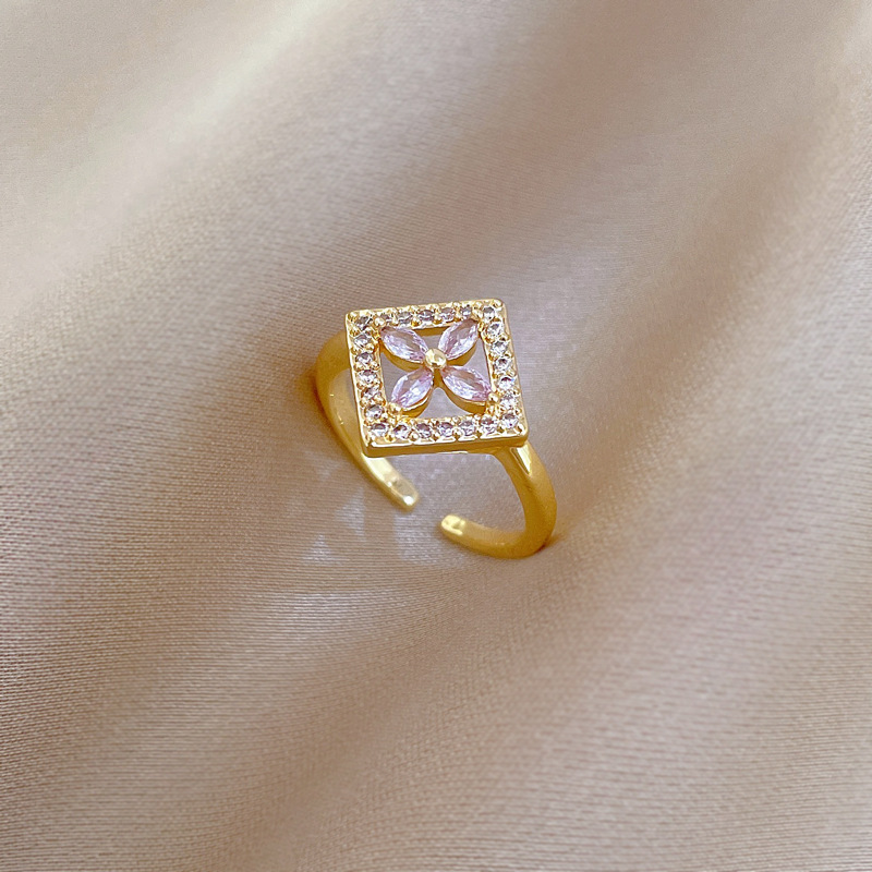 【 Real Gold 】 Light luxury square flower ring with adjustable opening, simple jewelry, Japanese-style ring couple rings Application Scenario