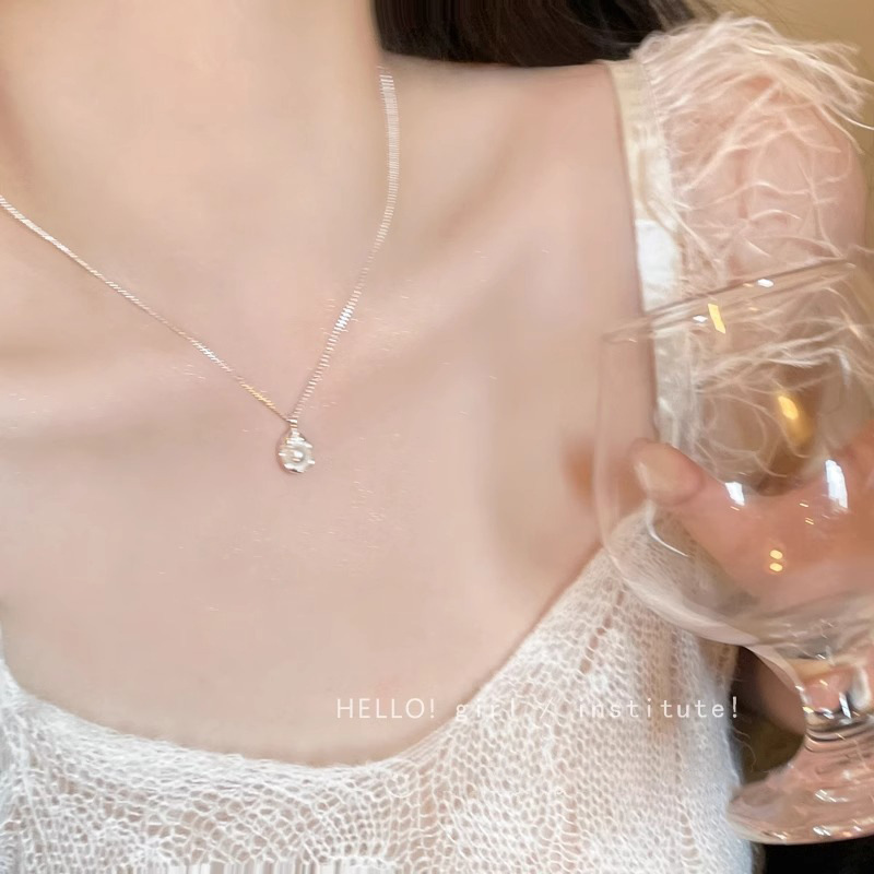 French-style fashionable shell freshwater pearl necklace for summer girls, simple and versatile, niche and light luxury collarbone chain details Picture