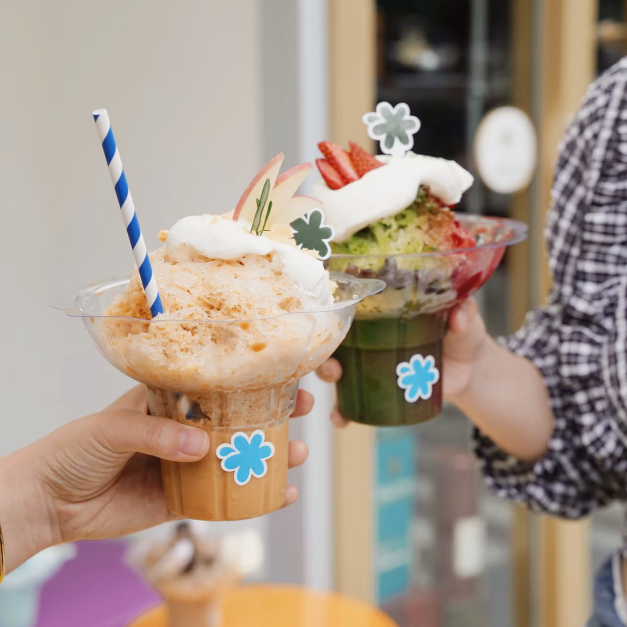 Internet-famous disposable soft ice petal bowl, hand-held shaved ice cup, commercial ice cream cup, dessert ice powder hand-held cup Specification drawing