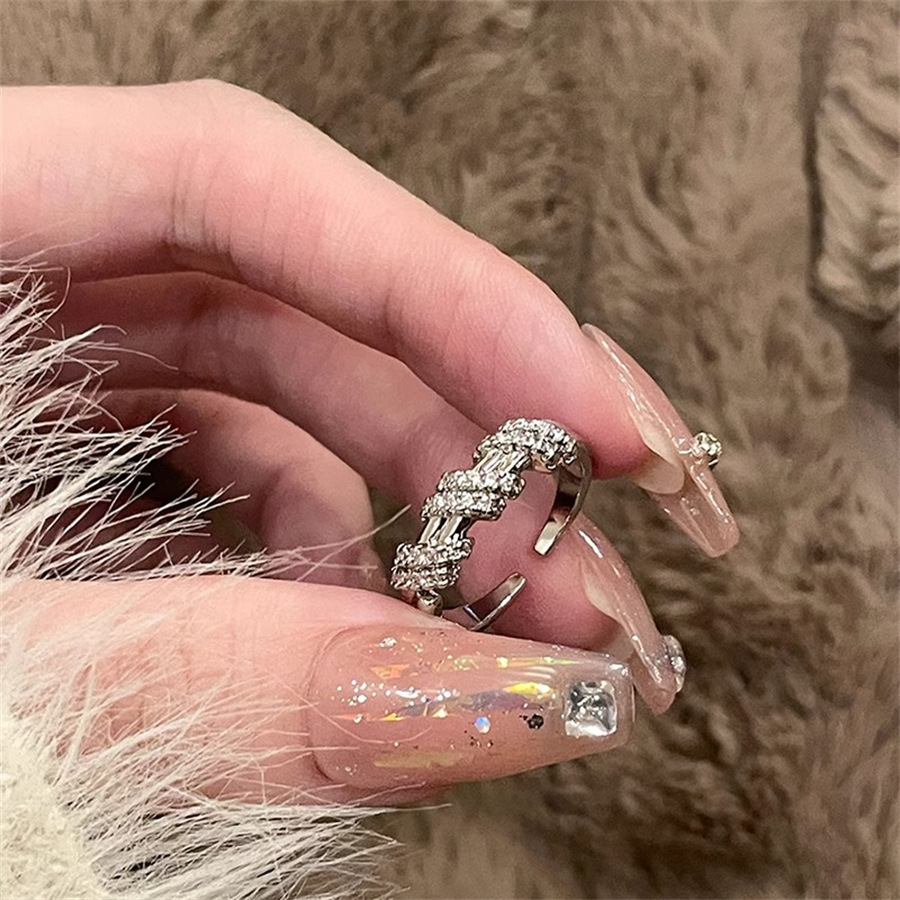 A niche retro zircon ring for women, 925 sterling silver, with a light luxury and high-end feel, is a versatile and unique open-top ring full figure