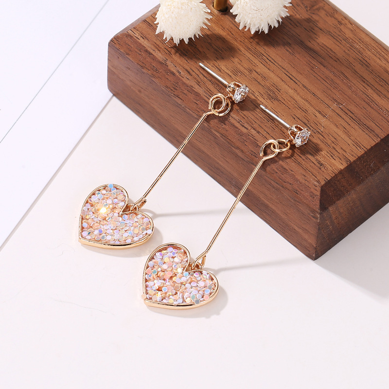 Cross-border best-selling long tassel pearl earrings, women's personality, temperament, creativity, geometric heart-shaped earrings, European and American earrings Application Scenario
