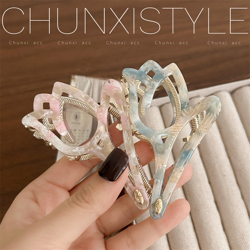 Elegant and refined tulip hairpin for women, 2025 new style, with a niche design at the back of the head, high-end shark clip Application Scenario