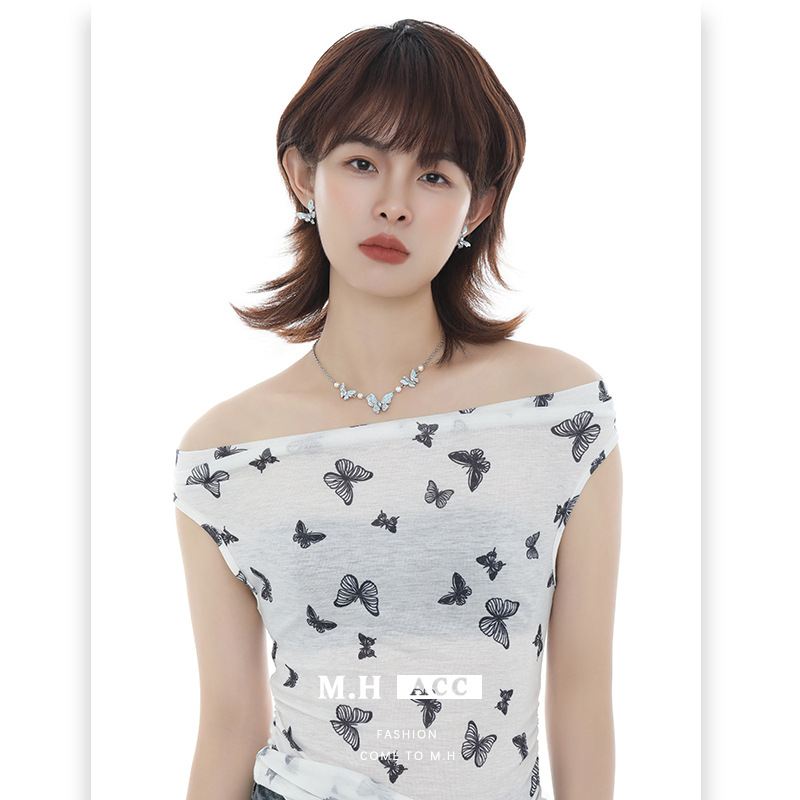 Original design sweet and cool blue butterfly pearl necklace for women, a niche design with a cool collarbone chain and a stylish neckchain Specification drawing