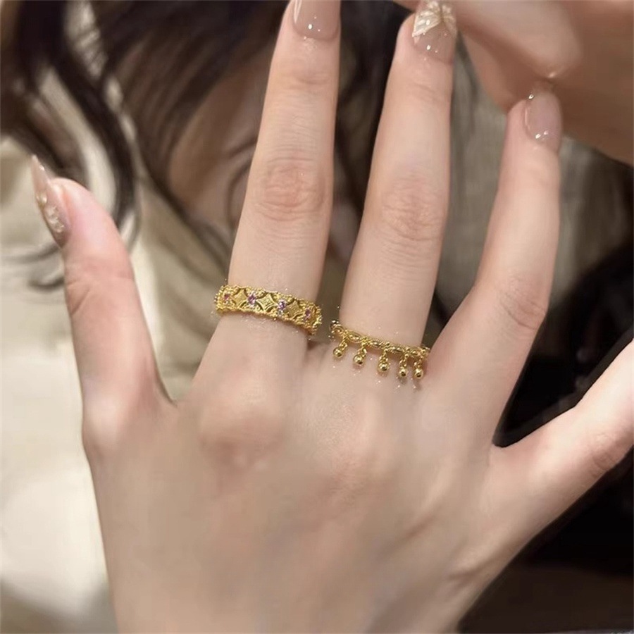 A new mid-style hollowed-out lace rattle tassel ring for women with a light luxury and niche design, exuding a sense of high-end elegance full figure