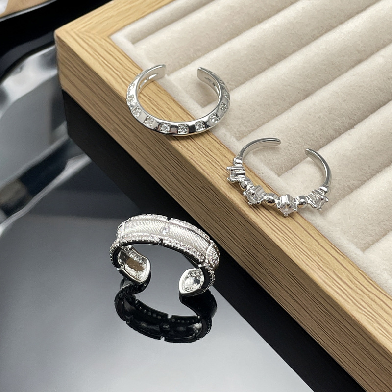 This is a fashionable Italian court-style niche ring with a brushed finish. It is adjustable for women and features a light luxury and exquisite layering design Specification drawing