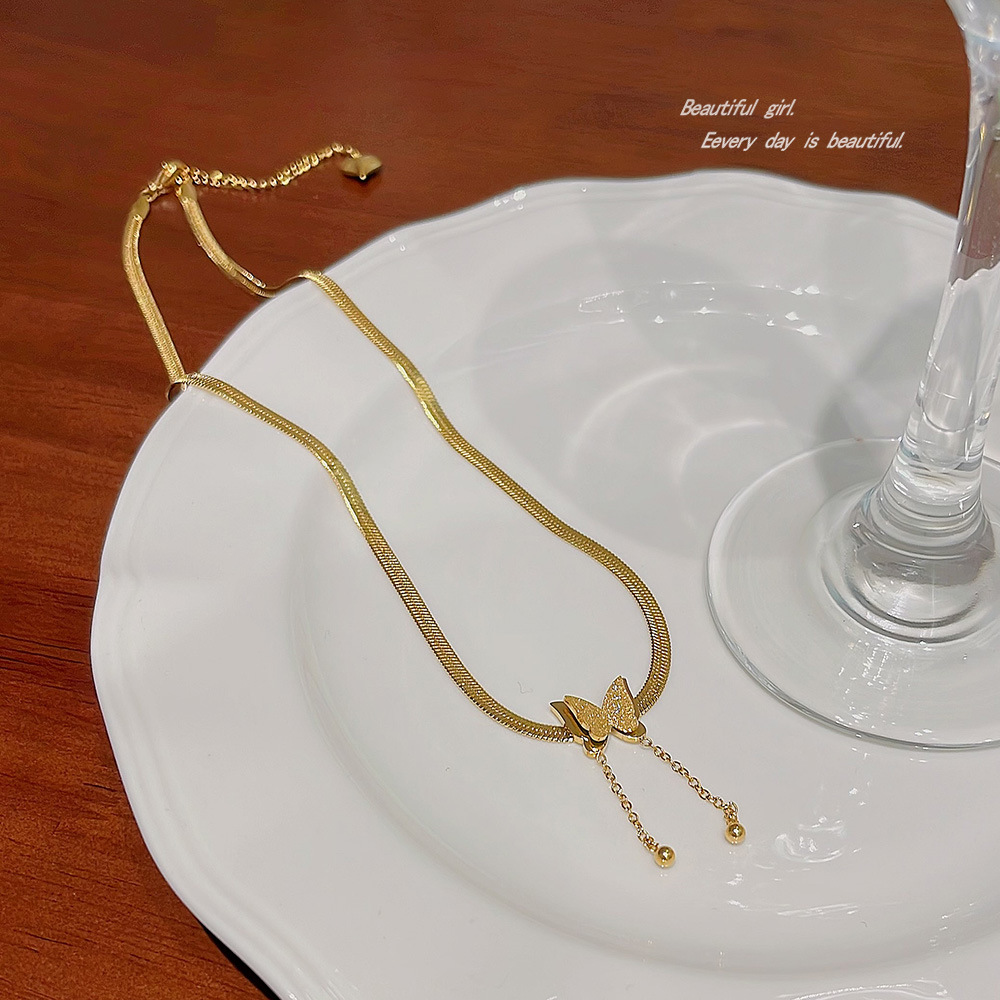 A light luxury and niche butterfly necklace that doesn't fade, a collarbone chain with a sense of design, a elegant and trendy pendant, a fashionable accessory for women Specification drawing