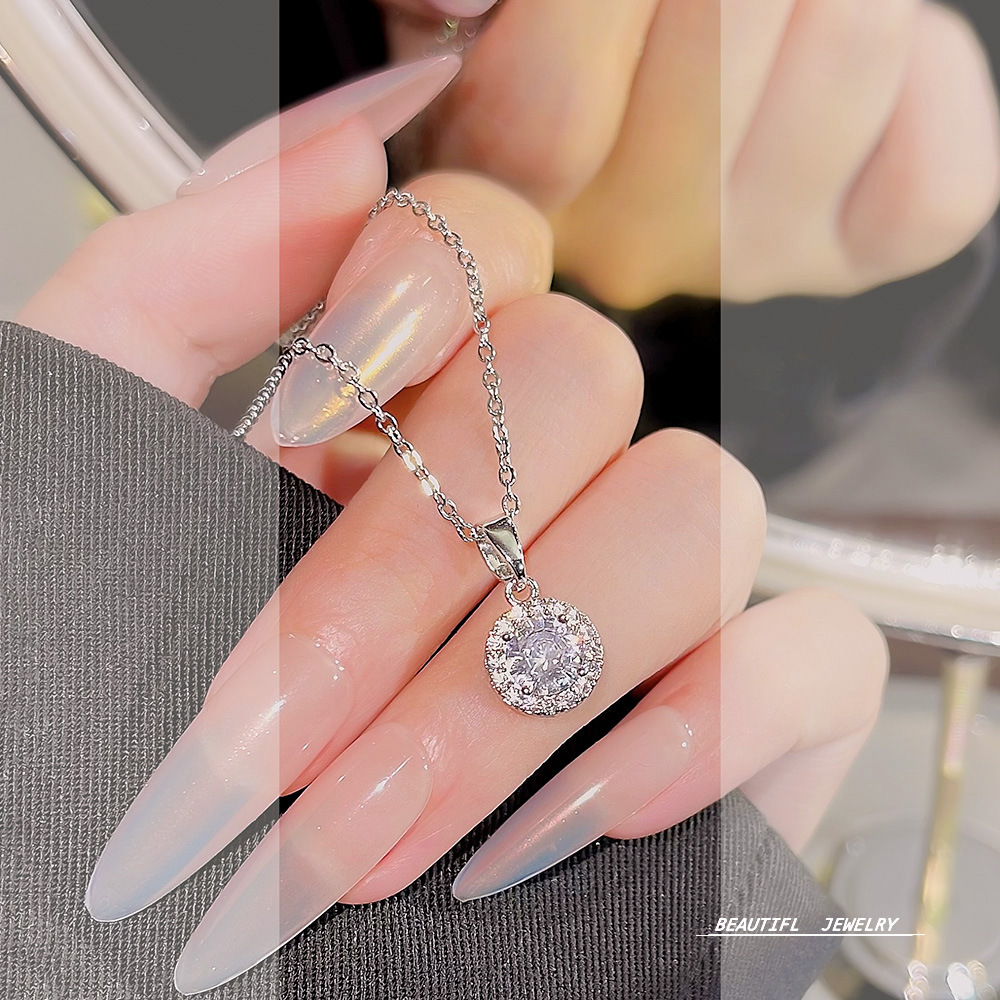 Sweet and exquisite accessories, slightly studded with diamonds, round necklace, a new light luxury and niche versatile necklace for women, collarbone chain details Picture