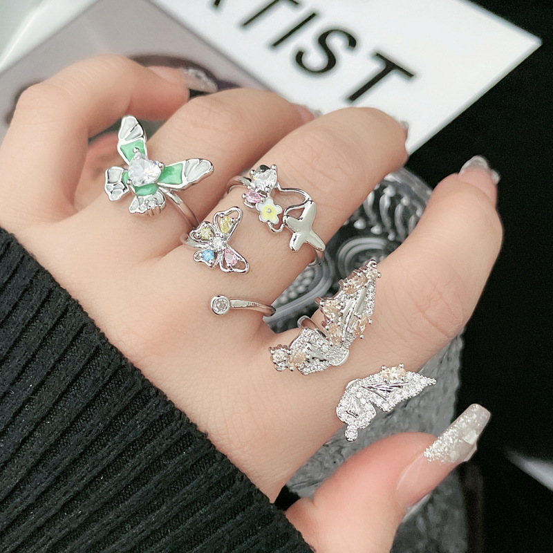 New irregular butterfly opening ring, a niche design for women, with a cold and elegant style, is exquisite and versatile. It's a sweet and cool index ring for hot girls full figure