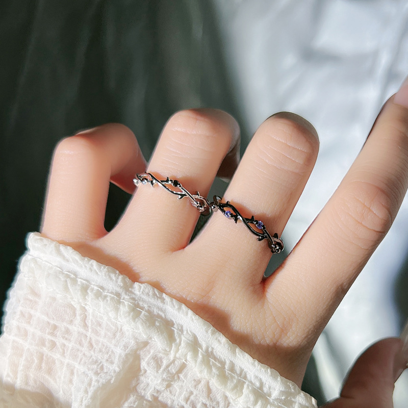 A simple Korean-style dark and distinctive open-top ring wrapped around branches, a high-end and cold style couple's index finger ring trend details Picture