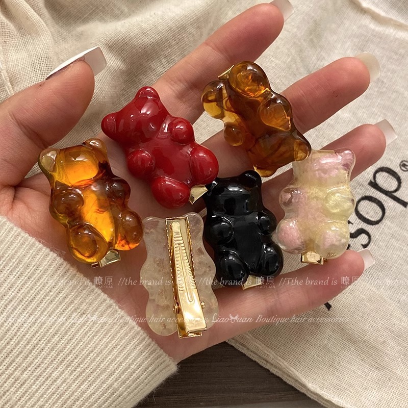 Korean juice bear pair of bangs clip headwear and hair clips, new high-end side duckbill clips and cute hair accessories for women Application Scenario
