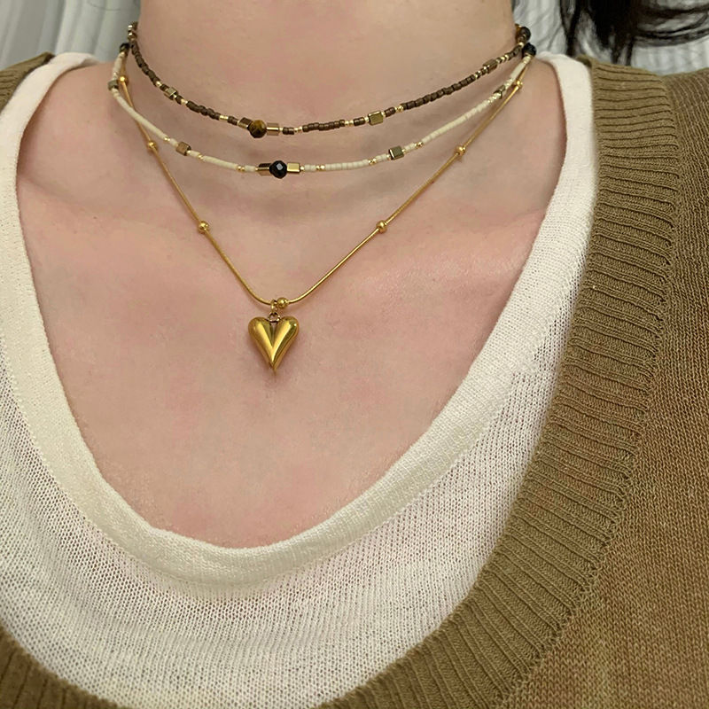 Retro beaded necklace collection, heart-shaped pendant necklace, elegant layering collarbone chain for women, 2023 new ins style Application Scenario
