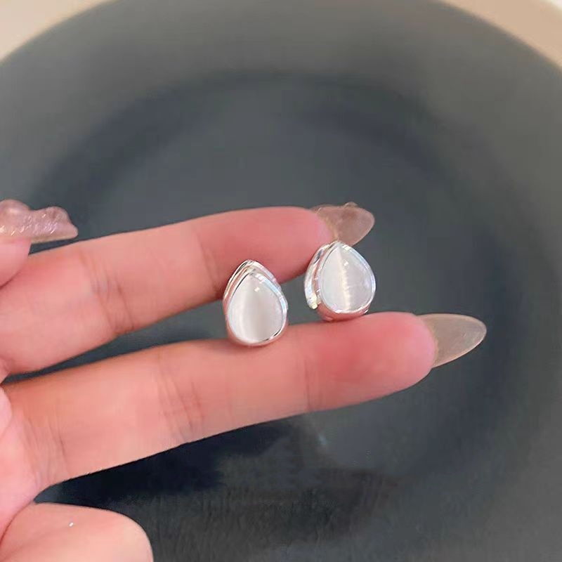 Niche design, ice-transparent cat's eye stone double-sided teardrop ear buckles, exquisite and versatile earrings, elegant, light luxury and simple earrings Specification drawing