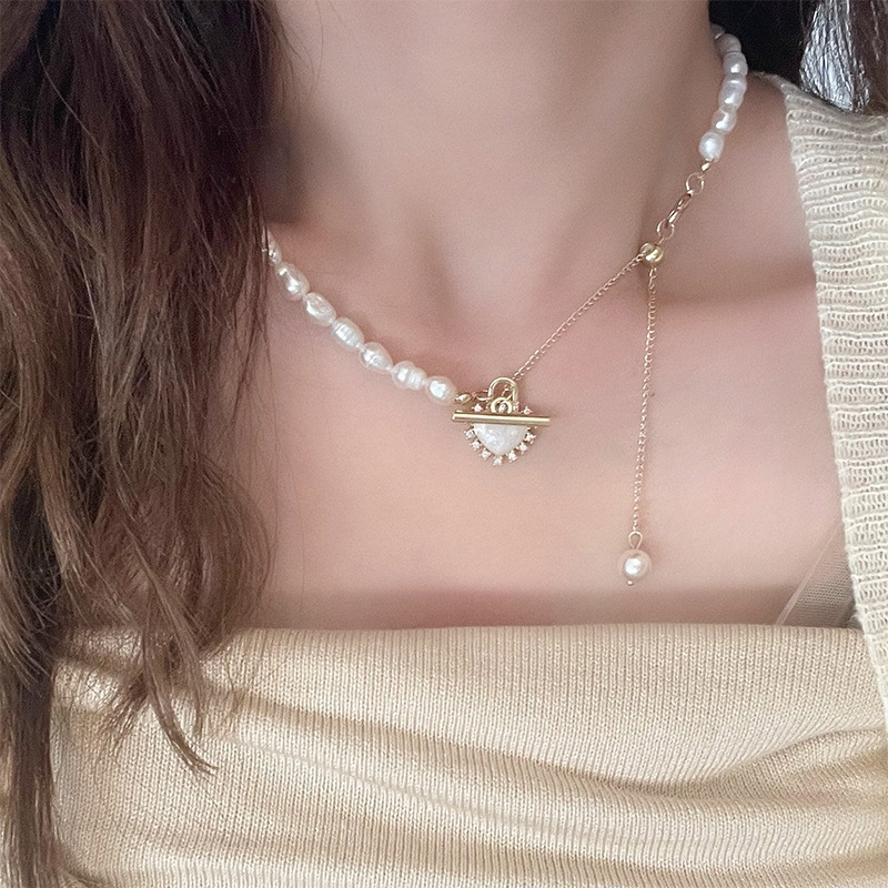 French-style gentle pearl heart-shaped shell necklace, a retro, light luxury and niche accessory for women, collarbone chain details Picture