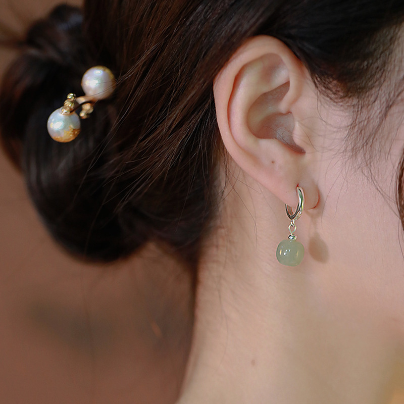 New Chinese-style anti-Hetian jade ear studs for women, simple and versatile, gentle and elegant style, small, fresh and artistic earrings Specification drawing