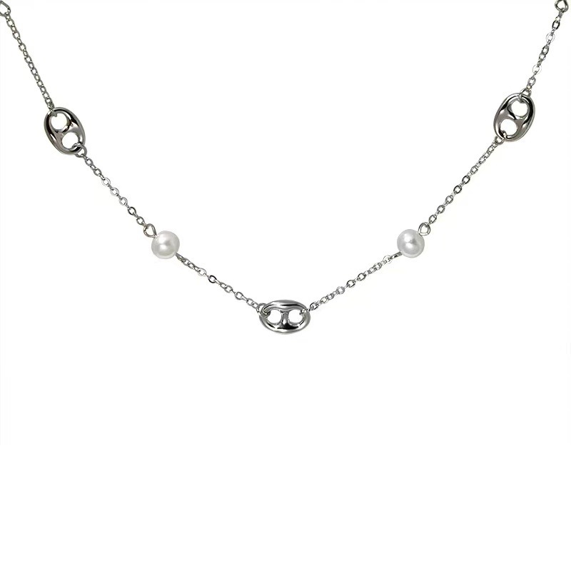 Long pig nose metal pearl necklace for women, with a unique design sense, retro style, simple and versatile neckchain and sweater chain Item Picture