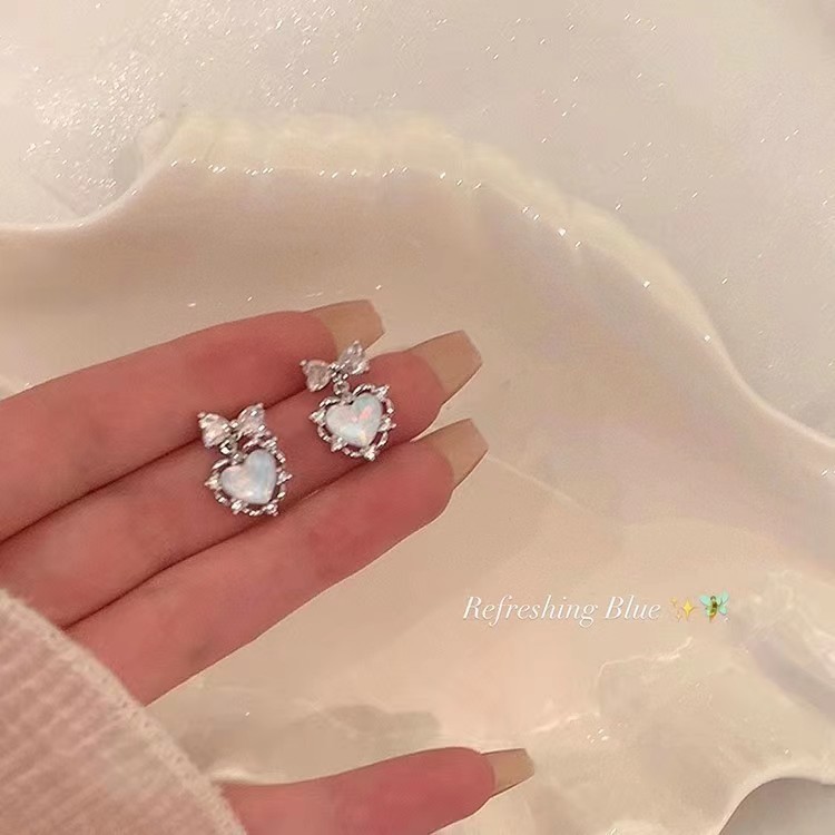 ins Korean version cute and versatile design zircon bow stud earrings, light luxury and high-end style, gentle heart earrings Specification drawing