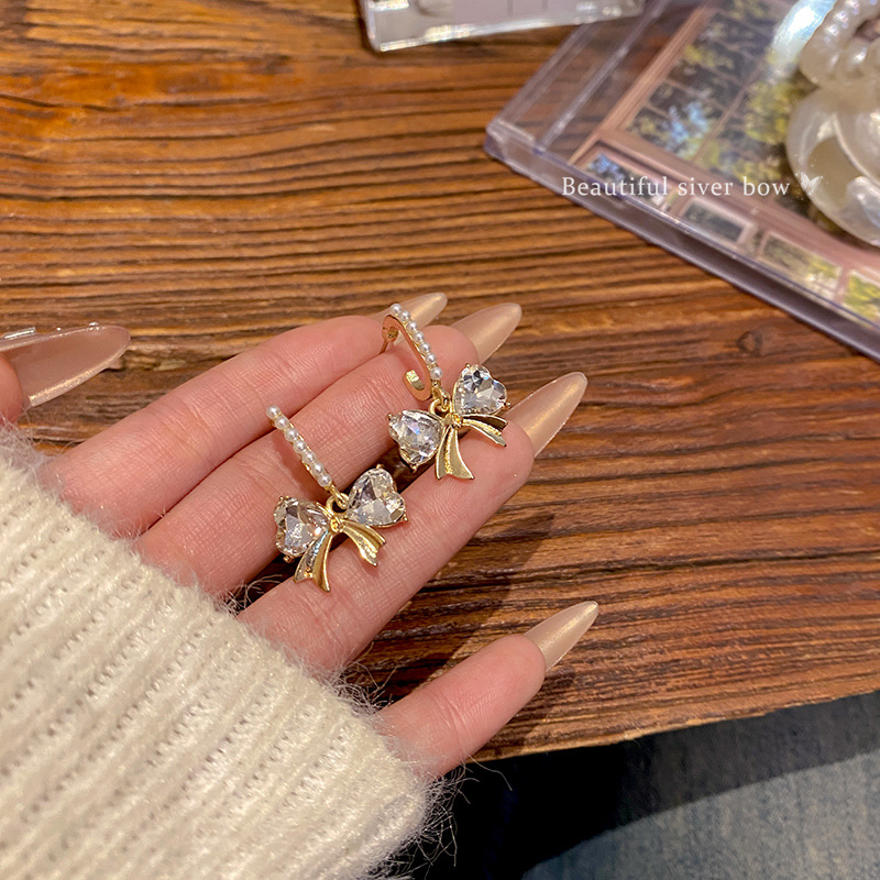 Dongdaemun, South Korea, bow-shaped zircon earrings, women's fashionable and high-end earrings, elegant diamond-encamed long earrings wholesale full figure