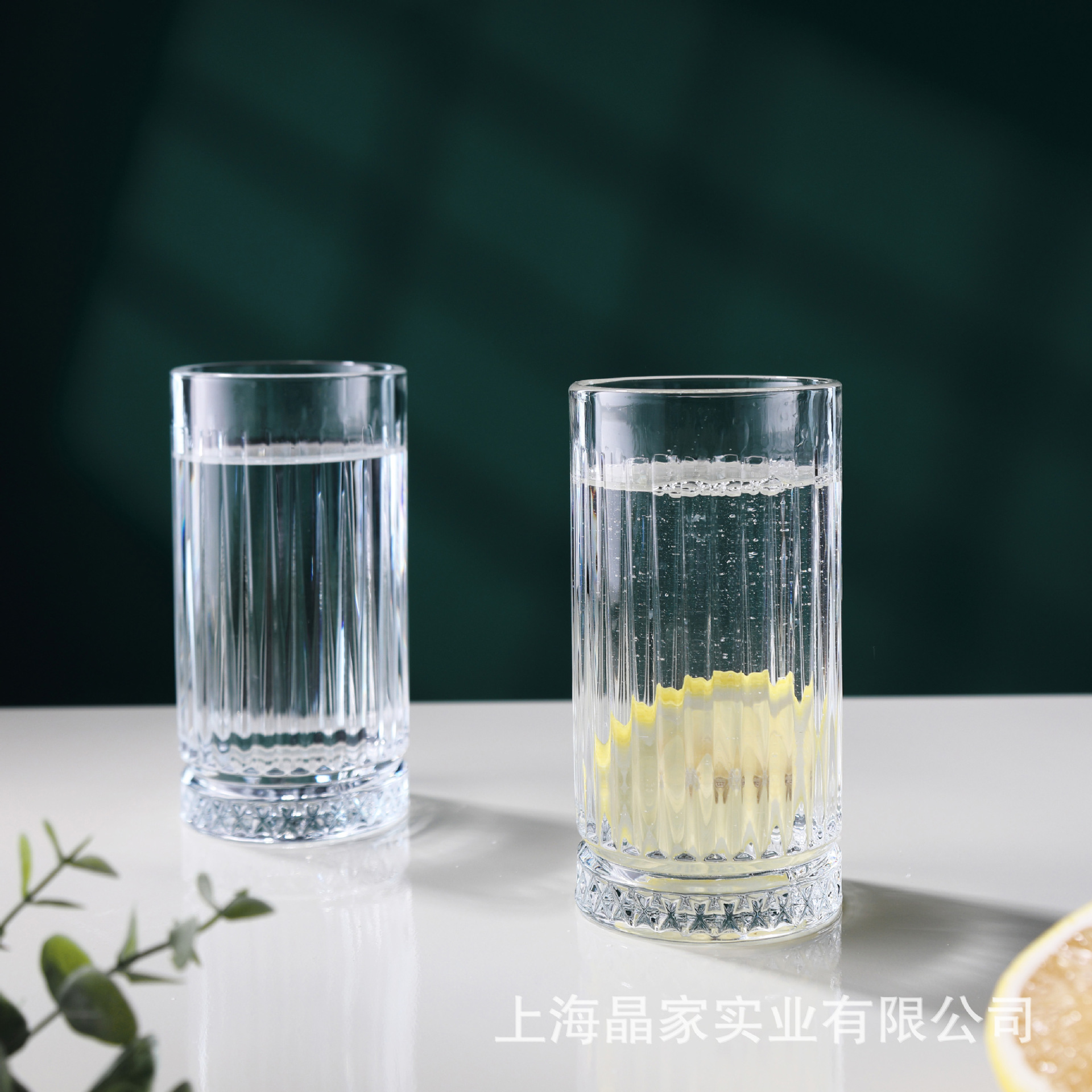 Vertical striped glass cups, bar beer glasses, whisky glasses, foreign wine glasses, home juice glasses, milk glasses, coffee glasses full figure