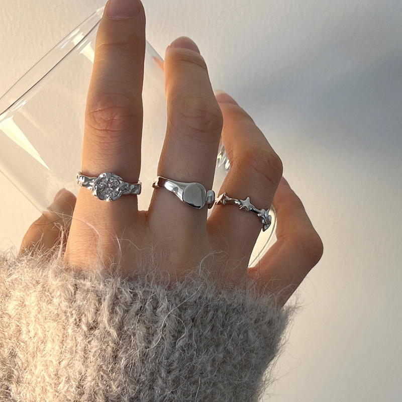 A niche design sense zircon texture, a cold style open ring, a fashionable and unique female star index finger ring, minimalist Application Scenario