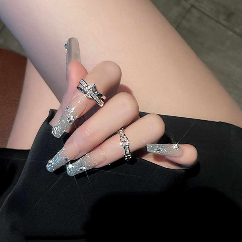 This is a versatile and stylish ring for women. It is a unique and individualistic index finger ring with an adjustable opening. It features a cold and luxurious style with a slight inlay details Picture