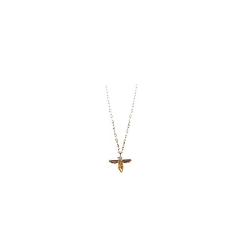 This simple and cute golden bee pendant necklace features a light luxury and niche design that is versatile and does not fade. It is a collarbone chain Item Picture