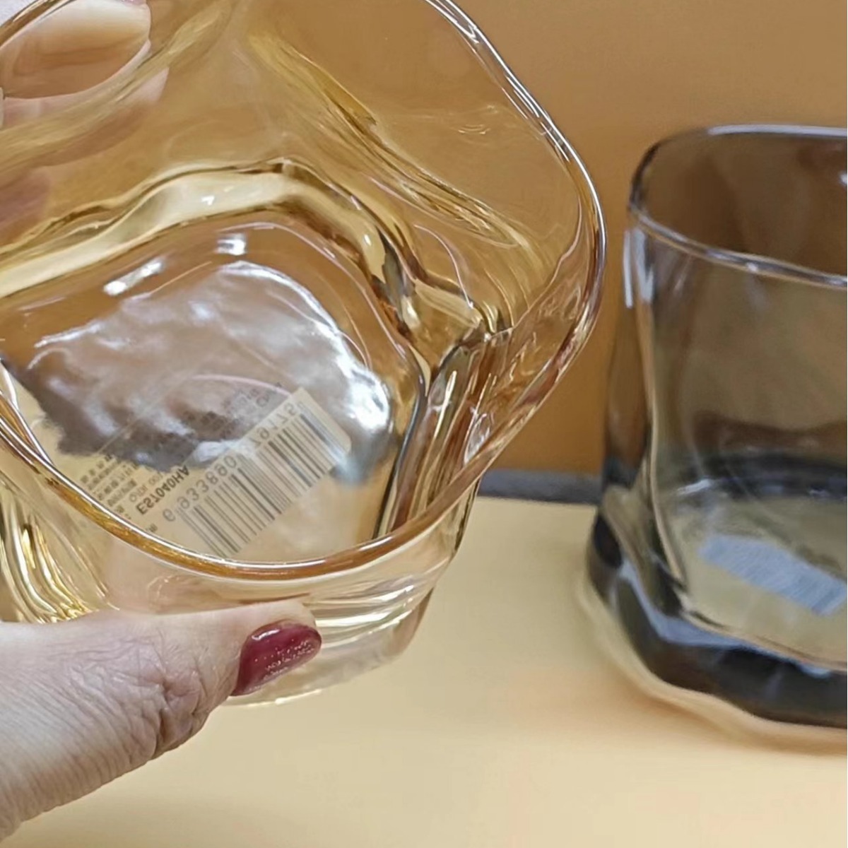 European-style glass cups, popular glass water cups, InS-style twisted pattern Nordic beer cups, tea cups for both men and women to use details Picture