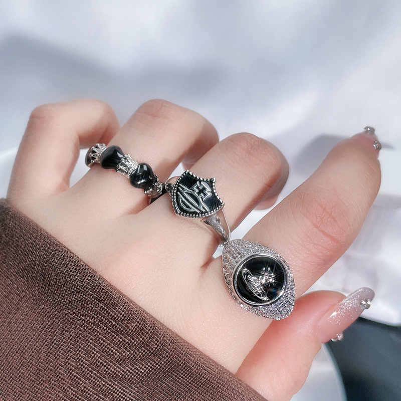 The high-end Saturn drip glaze slightly inlaid open ring exudes a feminine charm, is sweet, cool, fashionable, light luxury and versatile, and is a unique and niche ring details Picture