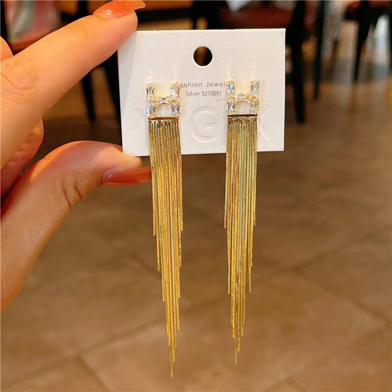 Light luxury Korean-style long fringed zircon H-letter stud earrings and earrings with a feminine, high-end and niche design sense Application Scenario