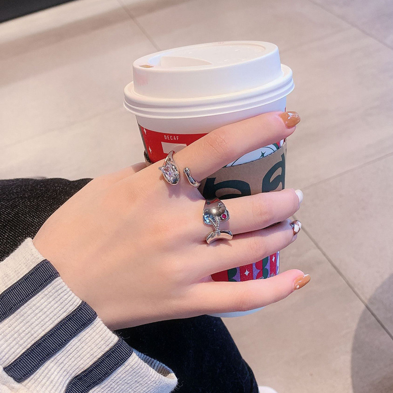 A unique zirconia open ring with a European and American design sense, an irregular and cold style for women's ins, versatile and personalized index finger ring full figure