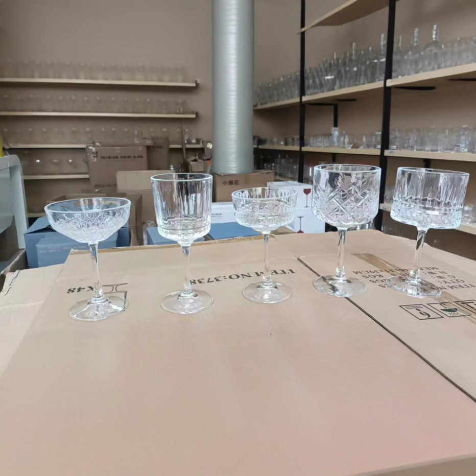 New European classical cocktail glass, creative glass highball glass, bar special drink glass Martini glass details Picture