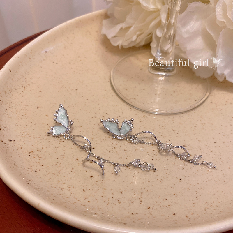 Super ethereal butterfly pearl tassel earrings for women, light luxury, fashionable and high-end, unique bestsellers and internet-famous earrings and earrings Application Scenario
