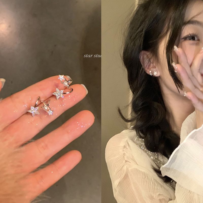 The 2025 new Star Zircon pearl stud earrings for women's ins are a niche design with a light luxury and delicate charm details Picture