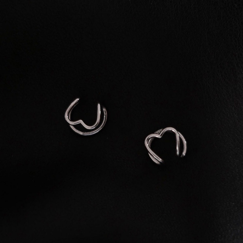 Simple heart-shaped ear clips for women without ear piercings, ins earrings, women's temperament, cold style, personality, geometric retro, women without ear piercings Application Scenario